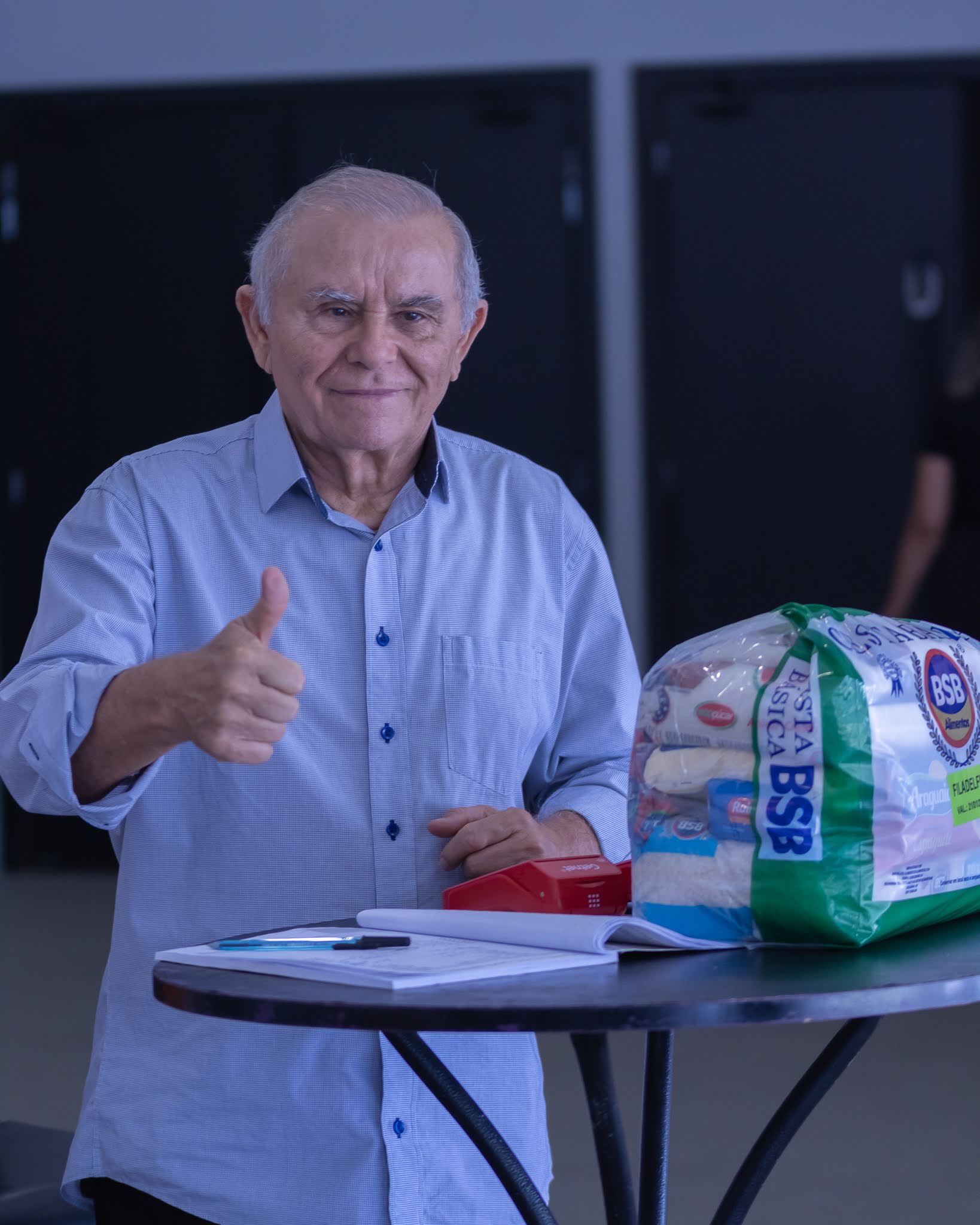 Ação social da IBFT distribuindo alimentos à comunidade